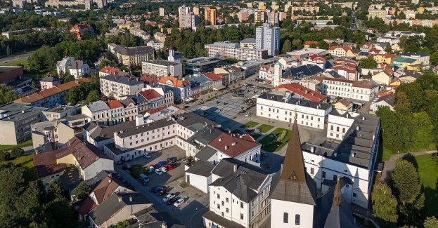 W Jastrzębiu-Zdroju rozważany jest powrót autobusu do Karwiny przez Zebrzydowice. Jeśli plany zostaną zrealizowane, pierwsze kursy ruszą w marcu 2027 roku.