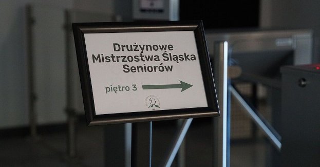 Pierwszy zjazd Drużynowych Mistrzostw Śląska Seniorów 2026 – Ekstraligi i I Ligi – odbył się na początku października w Carbonarium w Jastrzębiu-Zdroju. UKS Pionier Jastrzębie-Zdrój wygrał wszystkie mecze w Ekstralidze i po zjeździe zajmuje pierwsze miejsce w tabeli.